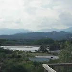 A 50 Metres De La