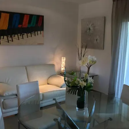 A 50 Metres De La * Дзондза