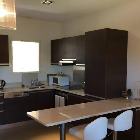 A 50 Metres De La Apartment