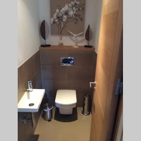 A 50 Metres De La Apartment