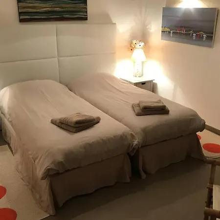 A 50 Metres De La Apartment