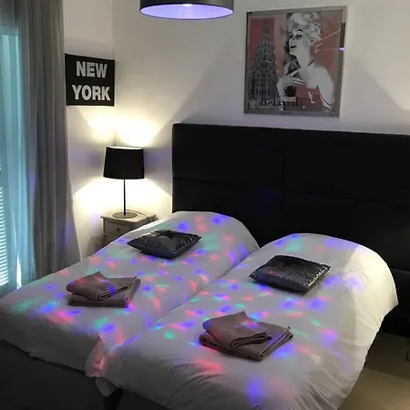 A 50 Metres De La Apartment *