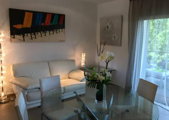 A 50 Metres De La * 宗扎