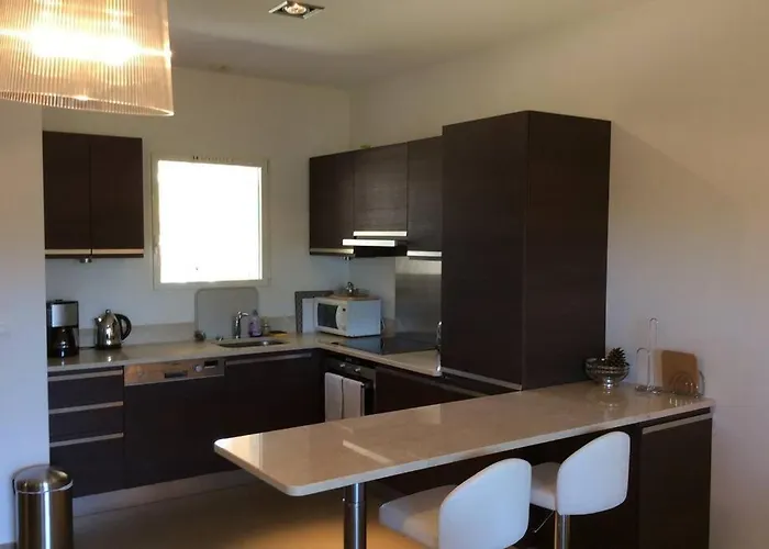 A 50 Metres De La 公寓