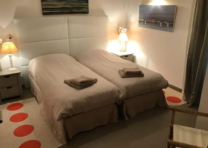 A 50 Metres De La 公寓