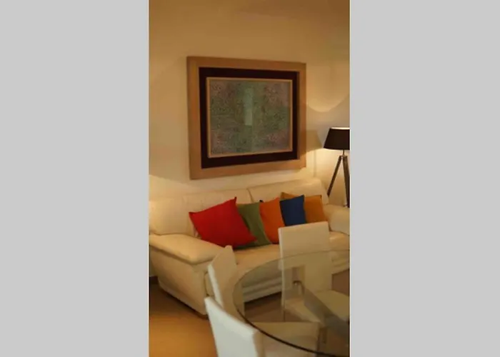 A 50 Metres De La 公寓 *