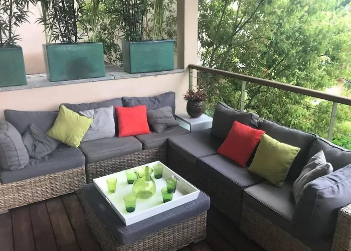 A 50 Metres De La 宗扎