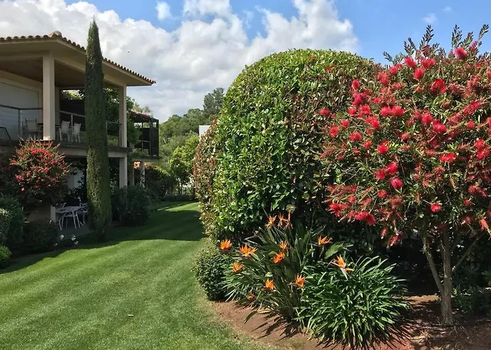 A 50 Metres De La 公寓 *