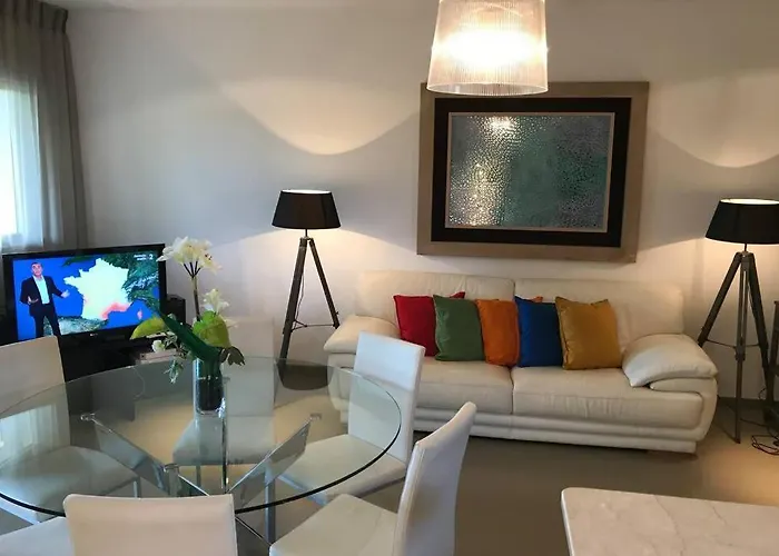 A 50 Metres De La 公寓